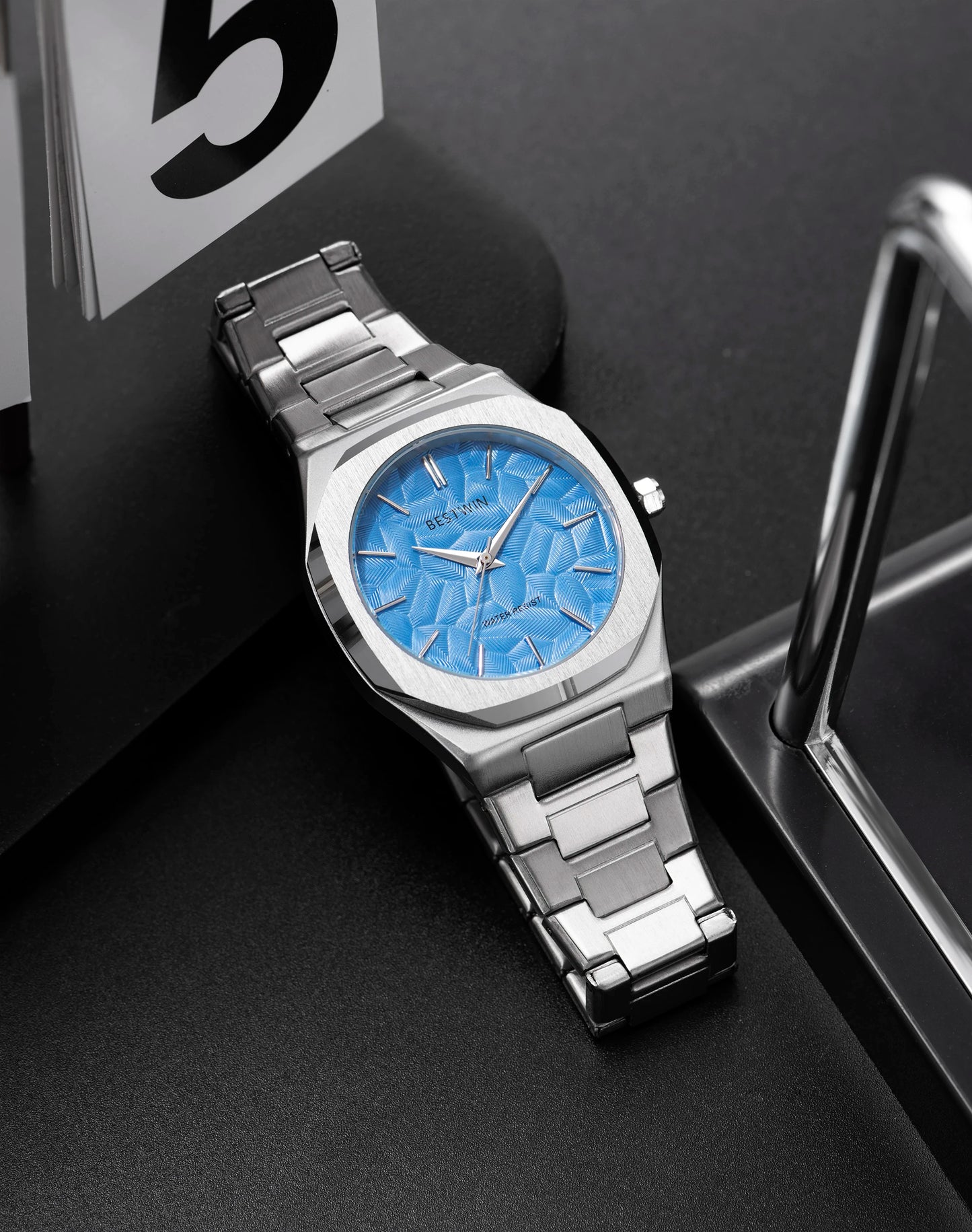 Luxury Minimalist Casual Business Style Quartz Watch Dial Design Unique Trendy Steel Strip Relief Truly Fashionable Watches