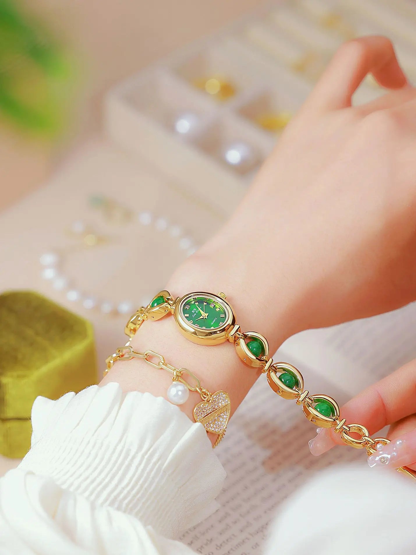 Montre pour femme UTHAI Marque de luxe légère Bracelet en cristal de jade vert Bracelet de mode féminine polyvalent Montres à quartz